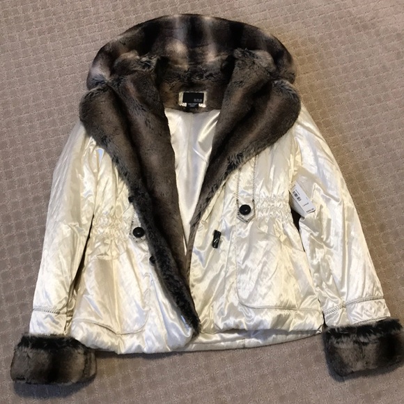 Nice warm jacket - Picture 1 of 3